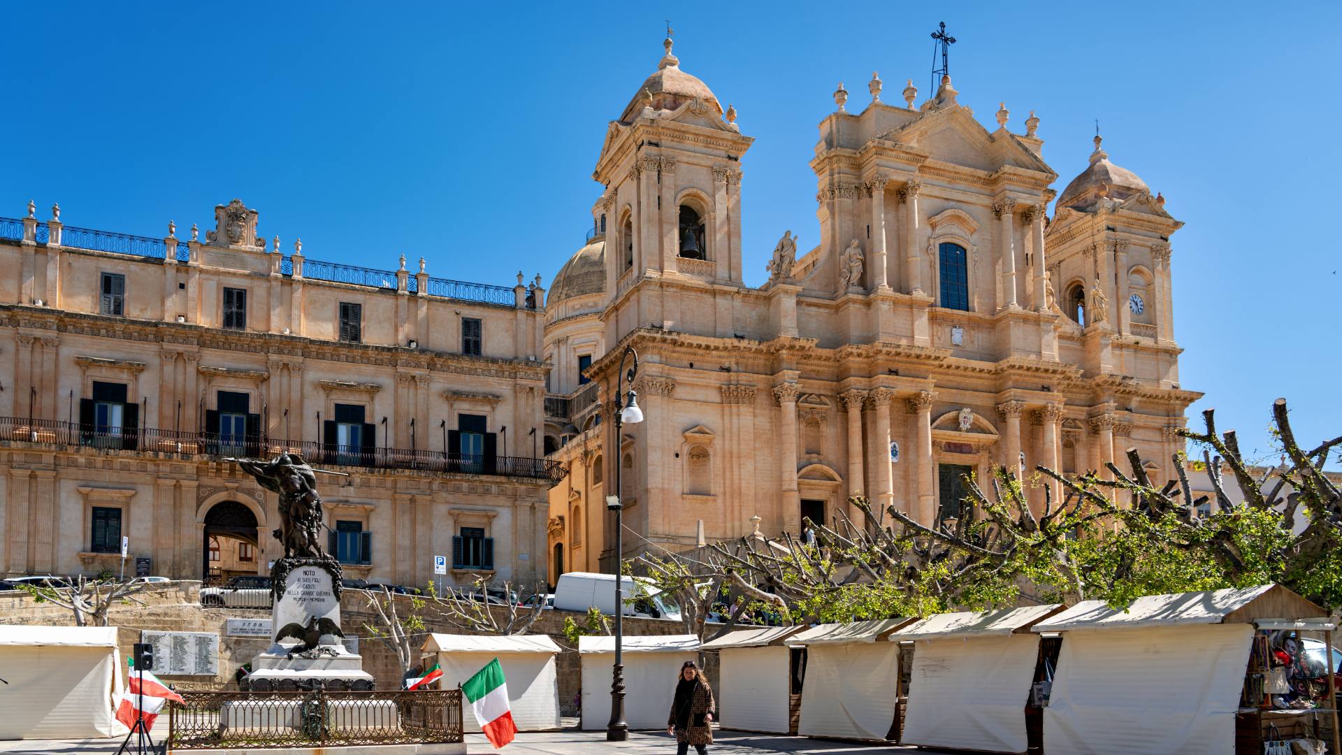 Denkmal für die Gefallenen des Ersten Weltkriegs und Duomo e Cattedrale di San Nicolò